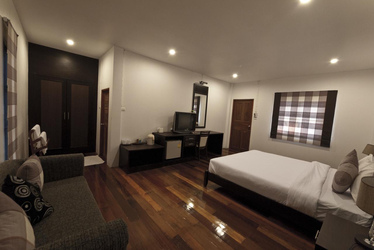 Tree House Hotel Sisaket Kültér fotó