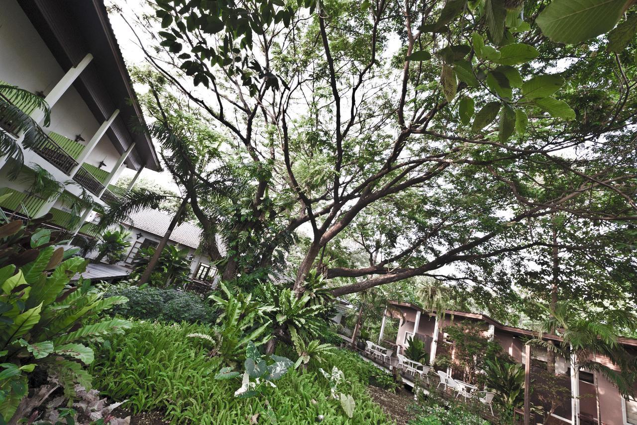 Tree House Hotel Sisaket Kültér fotó