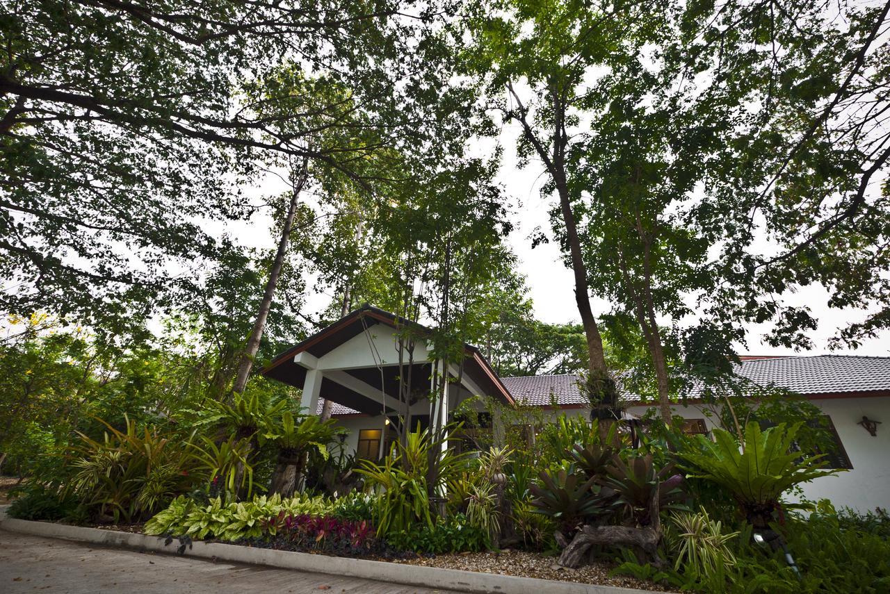Tree House Hotel Sisaket Kültér fotó