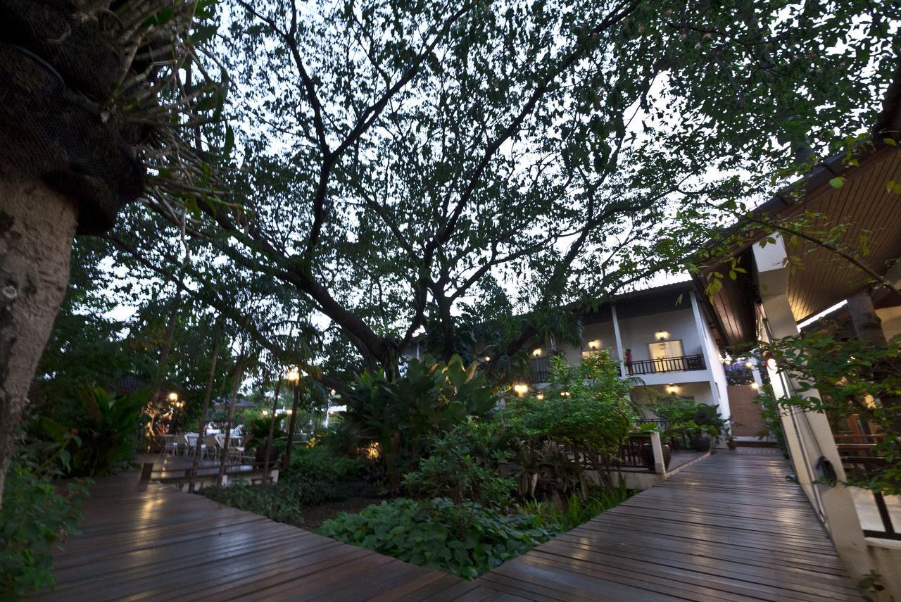 Tree House Hotel Sisaket Kültér fotó