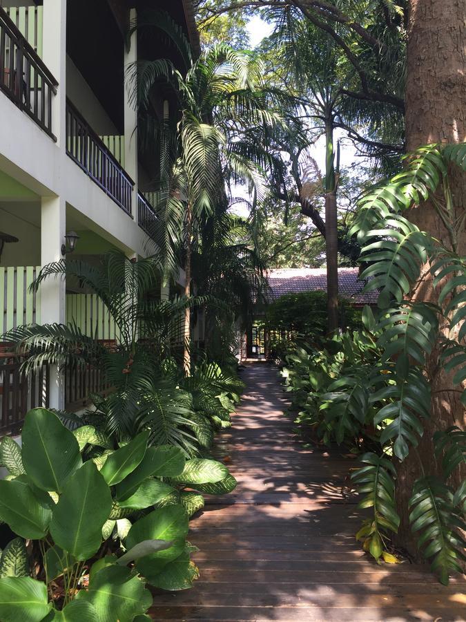 Tree House Hotel Sisaket Kültér fotó